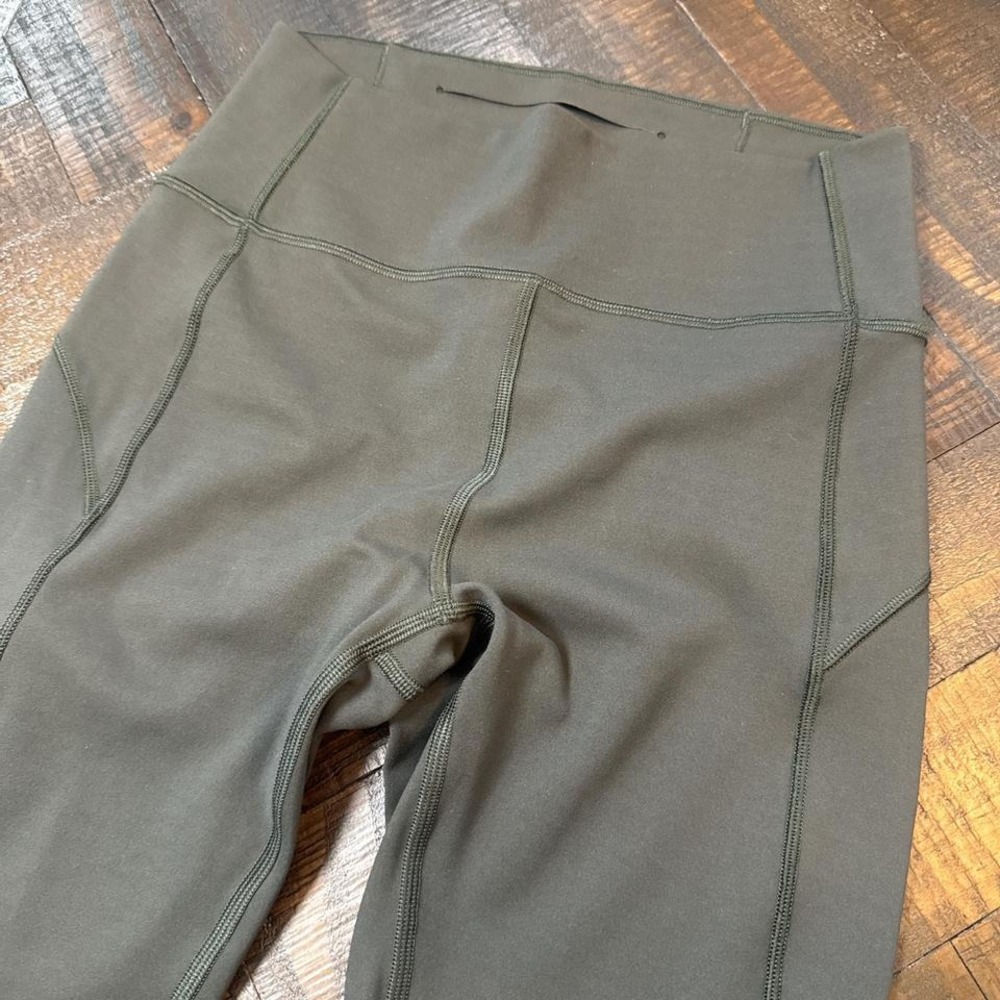 Lululemon In Movement Crop Leggings Size 6 Olive Green 20" Inseam - Picture 2 of 7